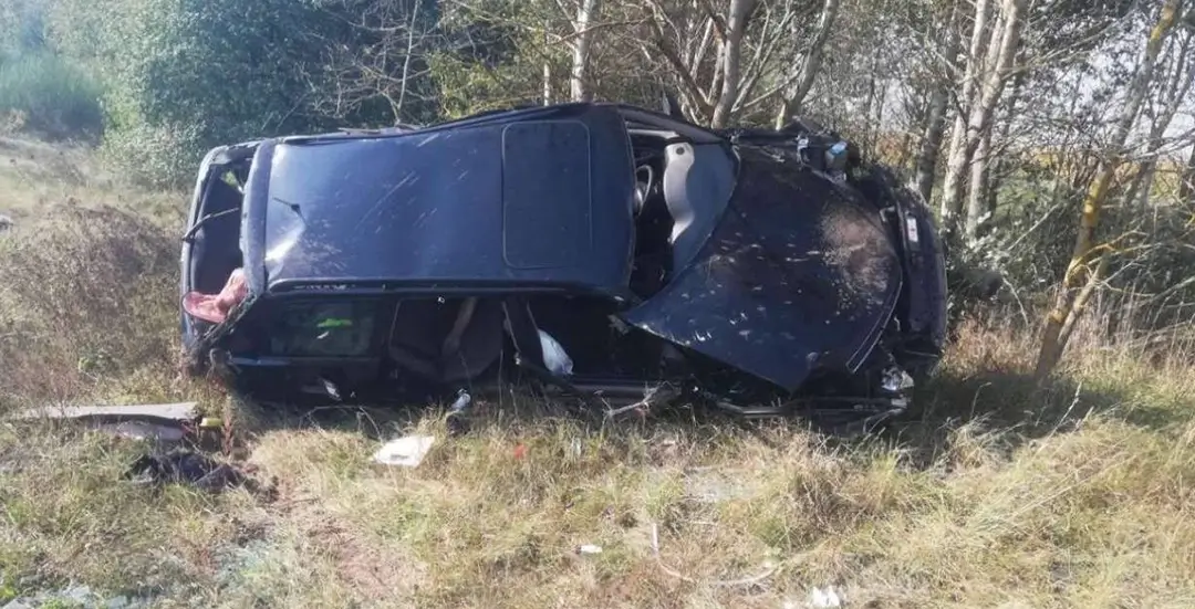 В Ляховичском районе автомобиль Audi врезался в дерево В Ляховичском районе автомобиль Audi врезался в дерево_1