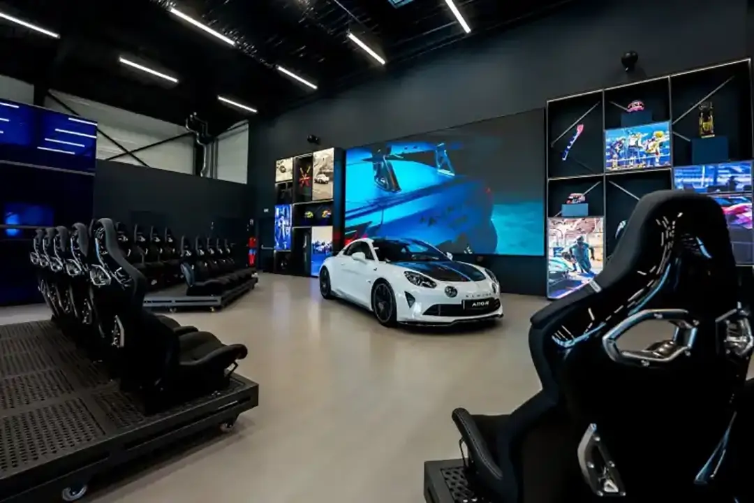 Alpine открыла в Ле-Мане La Piste Bleue