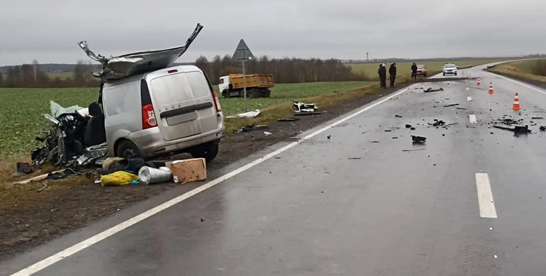 На автодороге М-15 столкнулись Lada и "МАЗ"