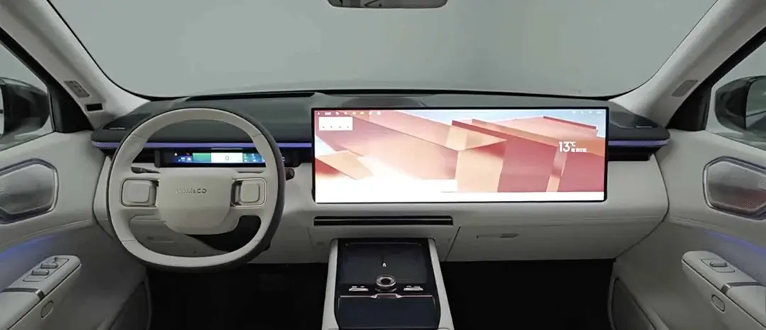 Lynk & Co 900 Представлен Lynk & Co 900 с огромными 30-дюймовыми экранами_2