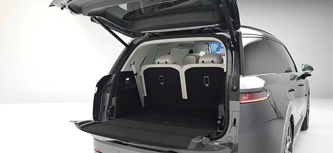 Lynk & Co 900 Представлен Lynk & Co 900 с огромными 30-дюймовыми экранами+4