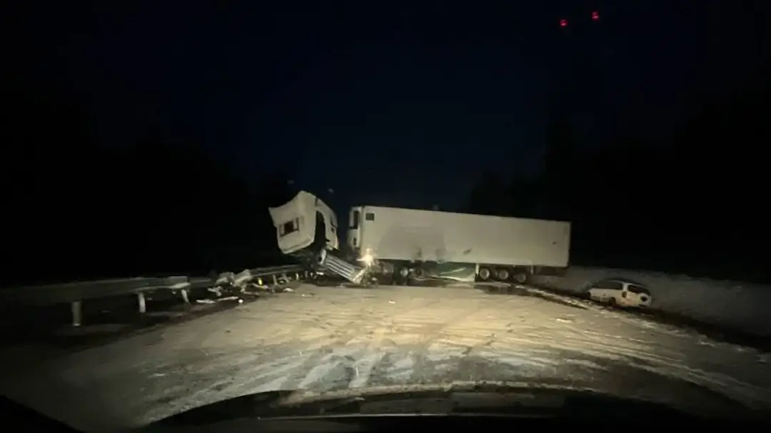 фура из-за ДТП перегородила дорогу