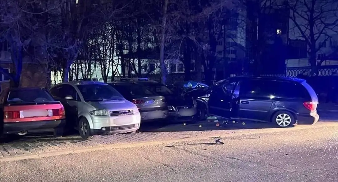 В Бресте 16-летний подросток повредил 14 автомобилей