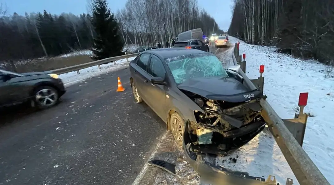 В Полоцком районе столкнулись Mercedes, Peugeot и Volkswagen_2
