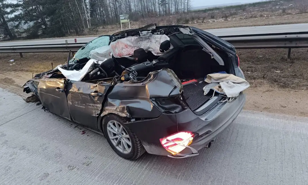 в результате столкновения с ограждением погиб водитель BMW_1