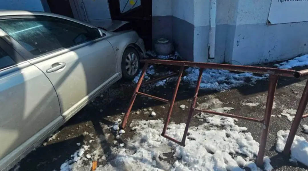 В Могилеве водитель Toyota врезался в магазин