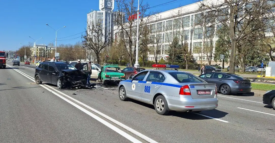 Volkswagen Polo устроил массовое ДТП на пр.Независимости Водитель Volkswagen Polo устроил массовое ДТП на пр.Независимости
