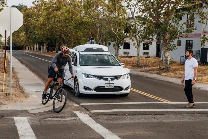 Waymo намного безопаснее автомобилей с водителями