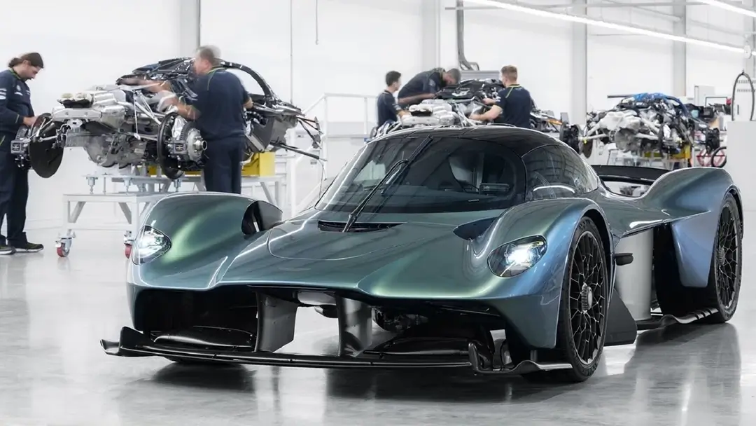 Владелец Aston Martin Valkyrie подал в суд на автопроизводителя