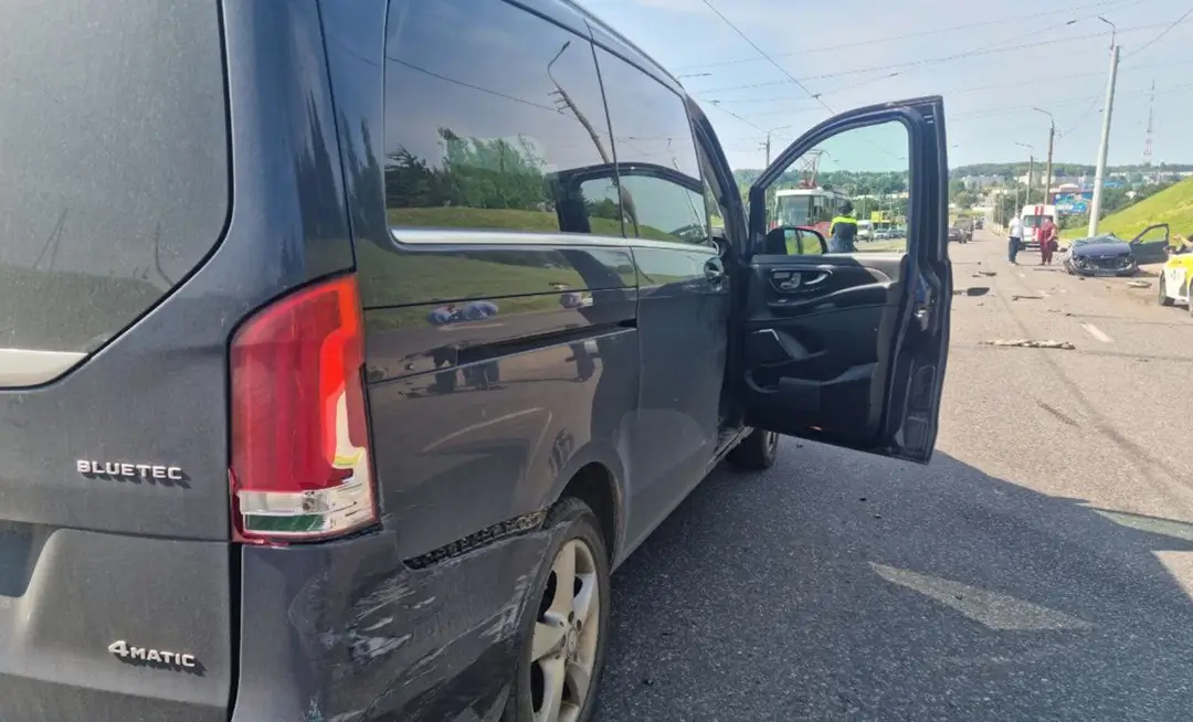 В Витебске Citroen врезался в столб. Погибла пассажирка В Витебске Citroen врезался в столб 2