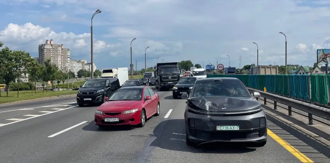 На МКАД водитель грузовика спровоцировал ДТП На МКАД водитель грузовика спровоцировал ДТП