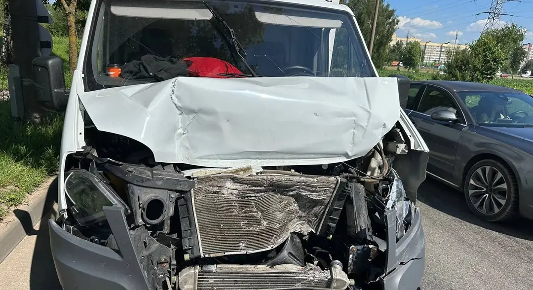 На МКАД столкнулись 4 автомобиля. Пострадала женщина-пассажир