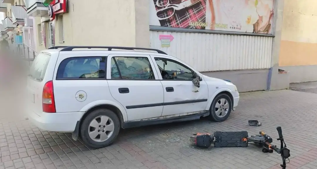 В Барановичах водитель Opel cбил подростка на электросамокате