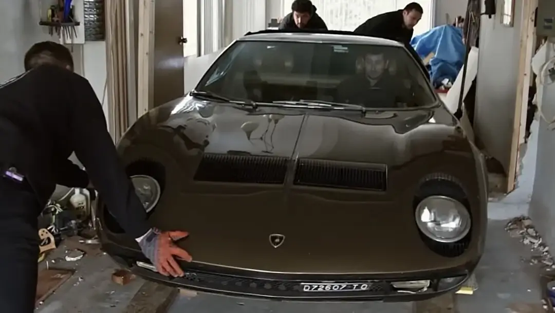 Lamborghini Miura простояла в гостиной 40 лет_3