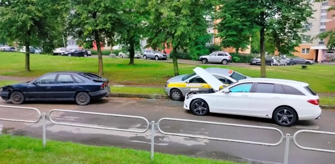 отдала Mercedes-Benz для проведения химчистки, а получила обратно поврежденный автомобиль