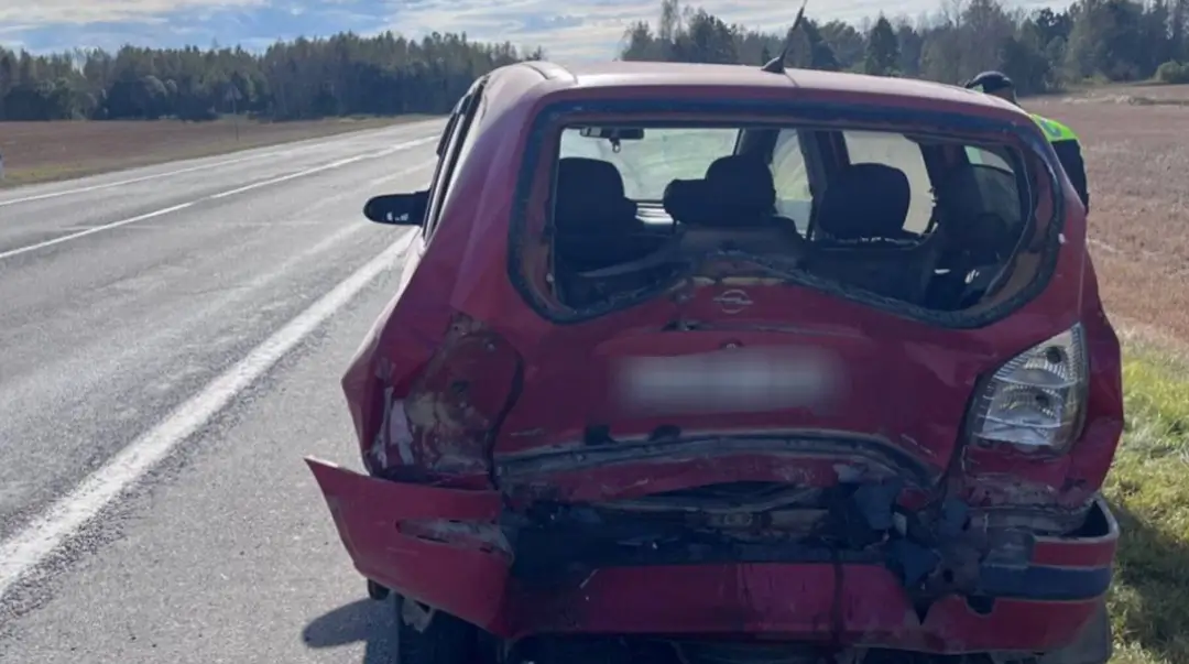 В результате попутного столкновения двух автомобилей пострадал 2-летний ребенок В результате попутного столкновения двух автомобилей пострадал 2-летний ребенок_3