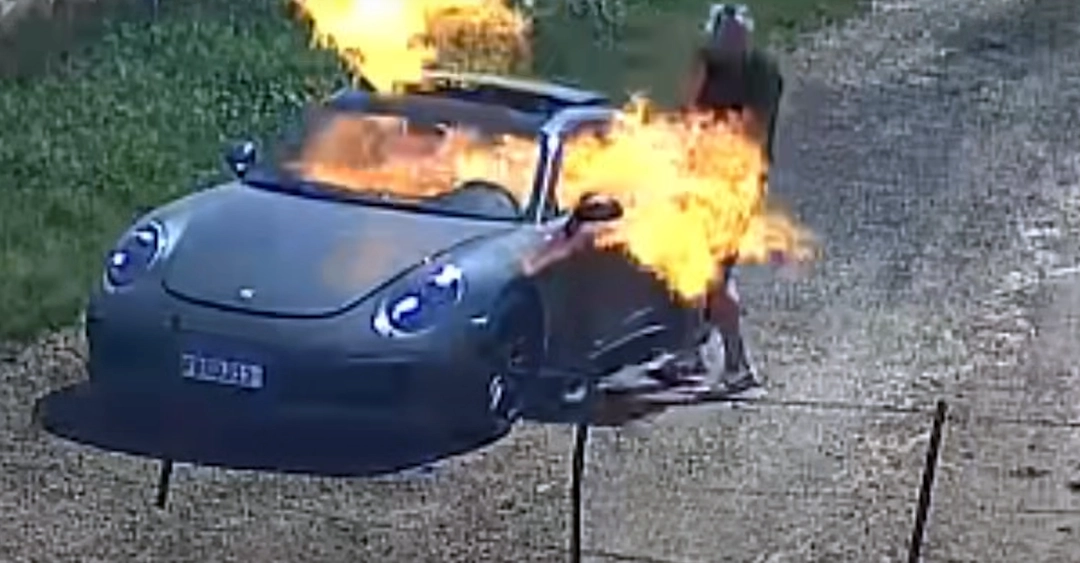 Бразилец сжег свой Porsche 911 из-за налоговых долгов