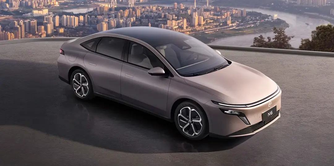 Nissan представил два совершенно новых седана