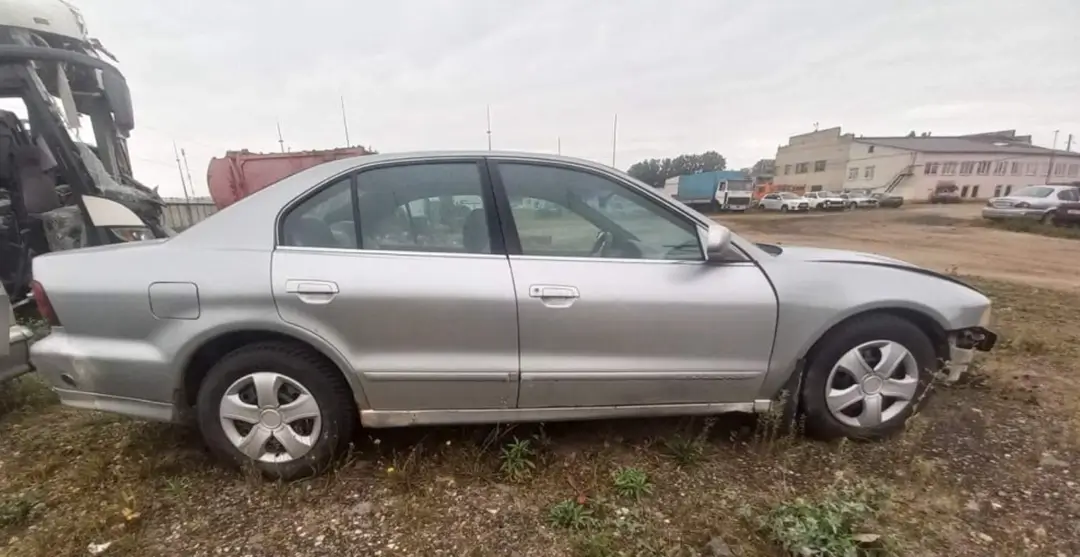 хотел продать девушке свой арестованный автомобиль