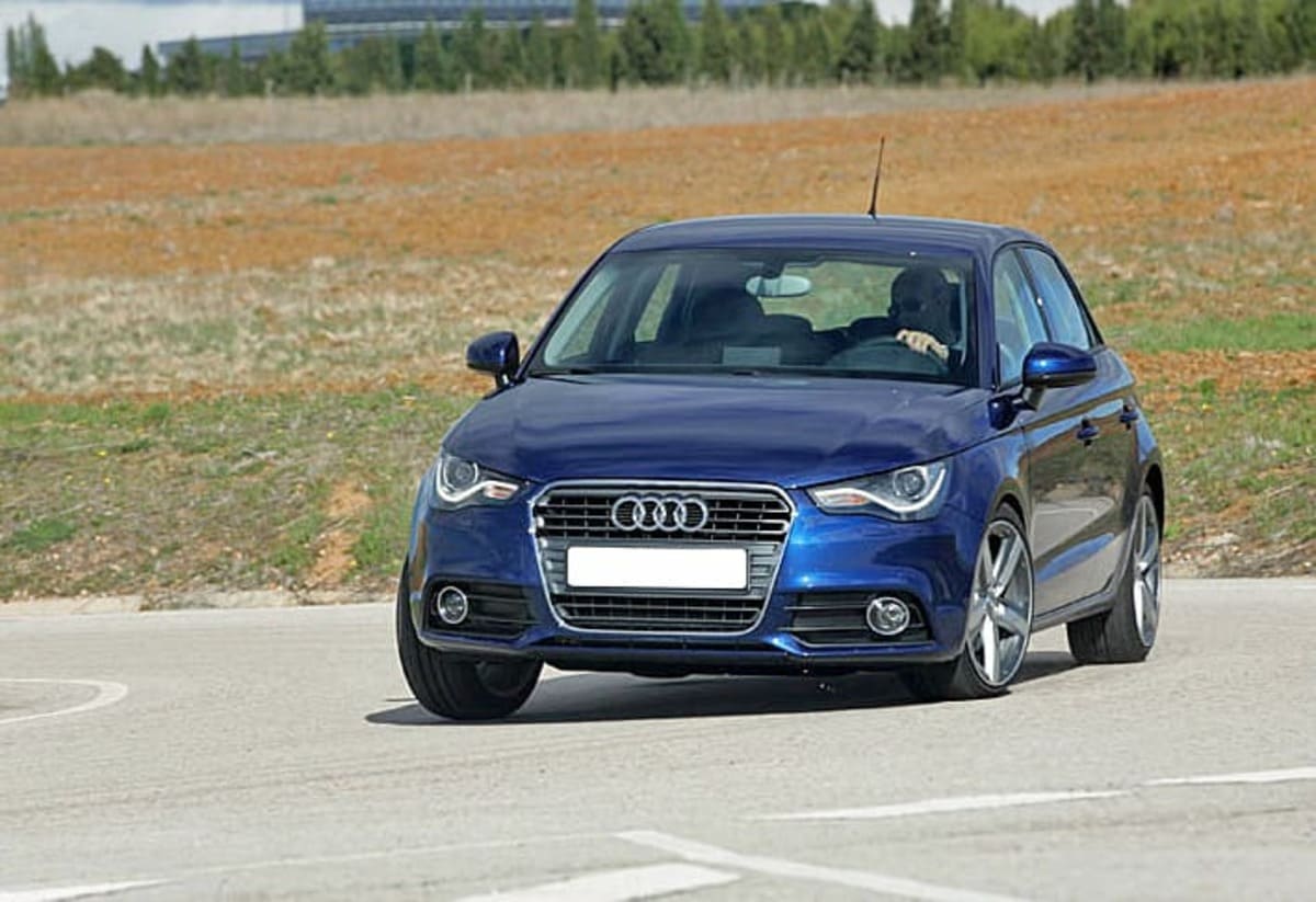 Audi A1 Sportback И PEUGEOT 208: КТО В МАЛОМ КЛАССЕ ЛУЧШИЙ?