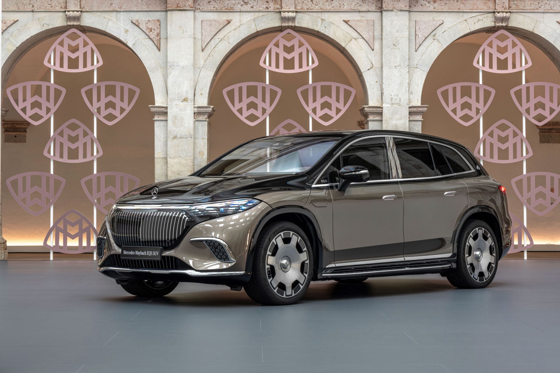 В США никто не хочет покупать электрический Maybach