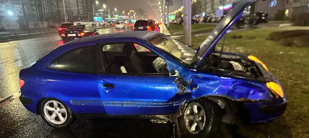 3 автомобиля попали в ДТП из-за несоблюдения безопасной дистанции На улице Притыцкого 3 автомобиля попали в ДТП из-за несоблюдения безопасной дистанции_1