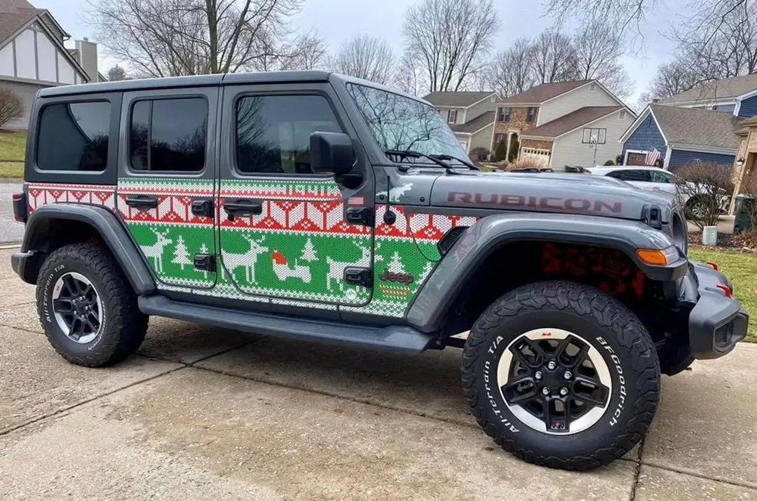 «уродливые» свитера для Jeep Wrangler и Gladiator