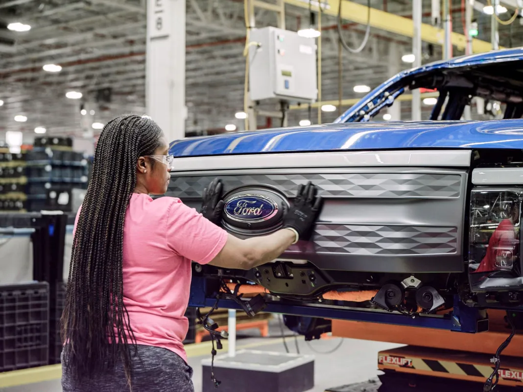 Компания Ford отказалась от планов по выпуску будущих электромобилей