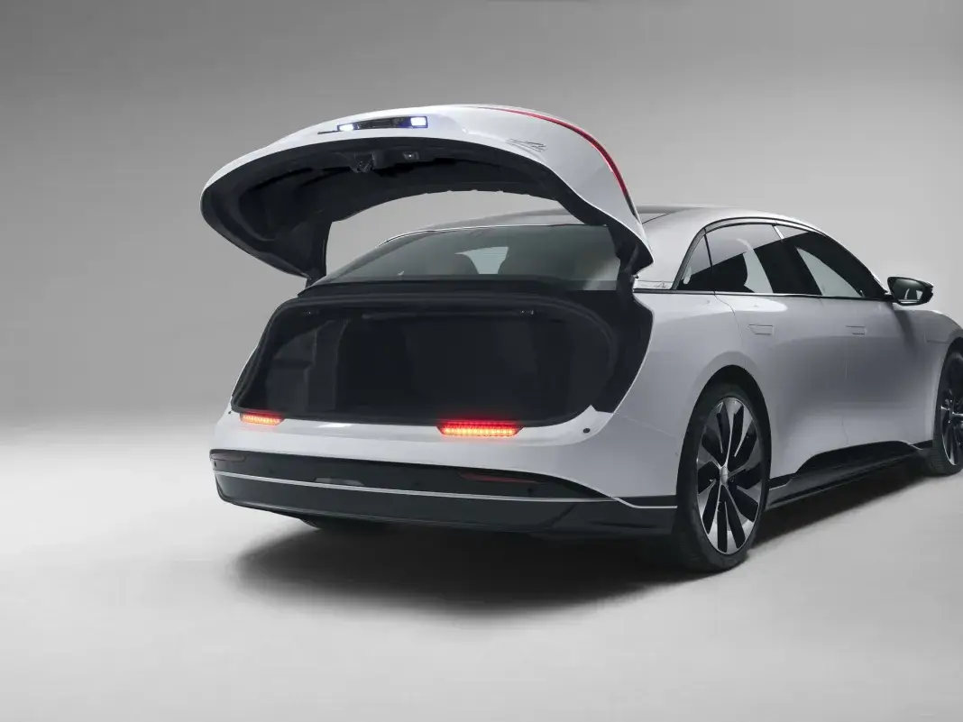 в Lucid Air вода причинила ущерб на сумму более 14 000 долларов