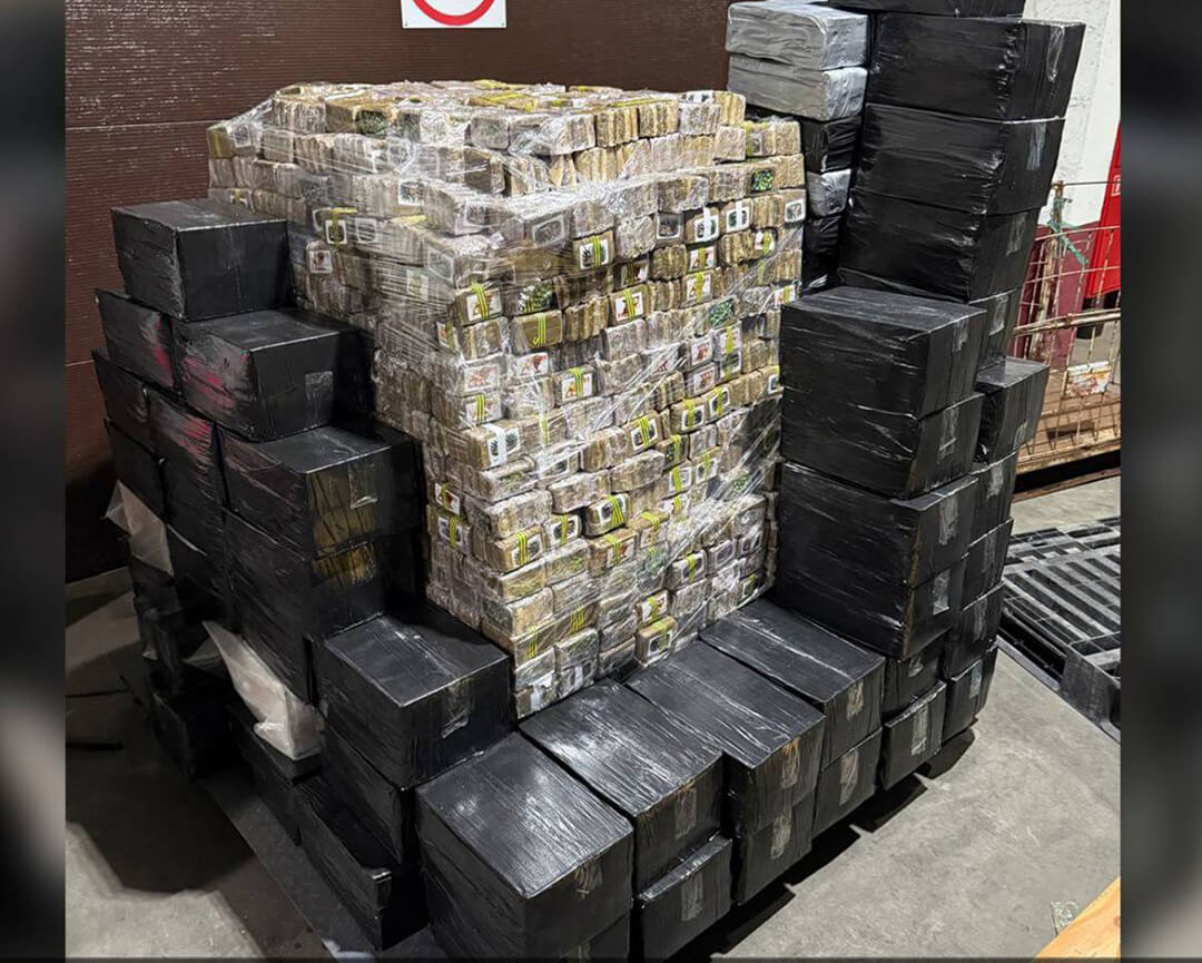 В коробках в минеральной водой перевозилось 915 кг гашиша и 367 кг мефедрона В коробках в минеральной водой перевозилось 915 кг гашиша и 367 кг мефедрона_2