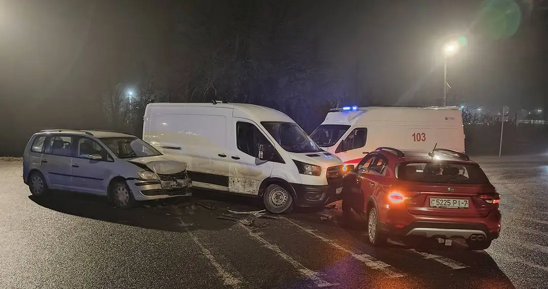 В Минске водитель Ford при повороте налево столкнулся с Volkswagen
