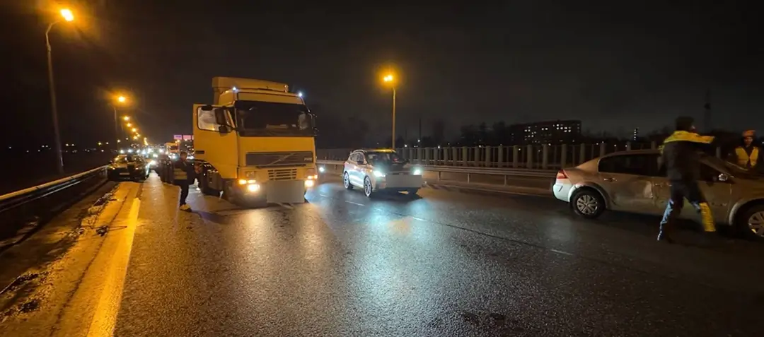 ДТП Renault и Вольво на МКАД