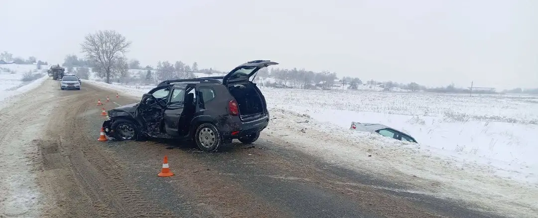 Вблизи деревни Кледневичи водитель Renault, разворачиваясь, столкнулся с Citroen_2