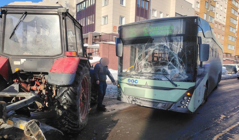 В Минске водитель троллейбуса совершил столкновение с трактором