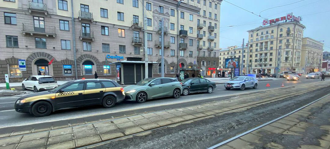 В Минске на улице Козлова в ДТП попали 3 попутных автомобиля_1