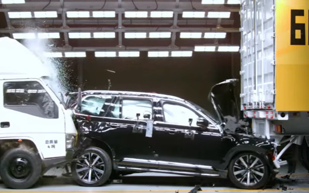 В Китае Volvo XC90 проверили на прочность