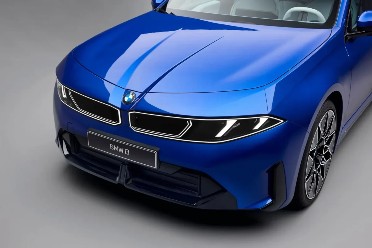 BMW: хром устарел. Подсвечиваемые решетки радиатора — это будущее1