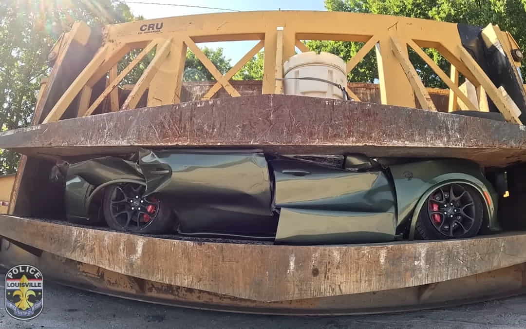 Полиция Луисвилла публично уничтожила Dodge Durango Hellcat
