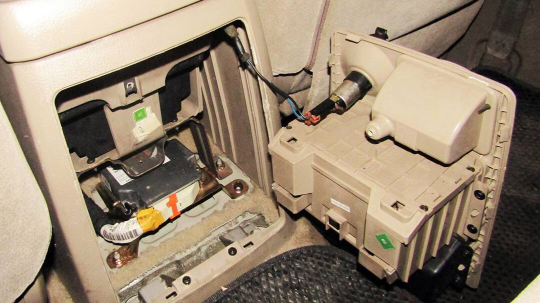 Белорусы спрятали в тайниках своих автомобилей 25 автомобильных запчастей спрятали в тайниках своих автомобилей 25 автомобильных запчастей