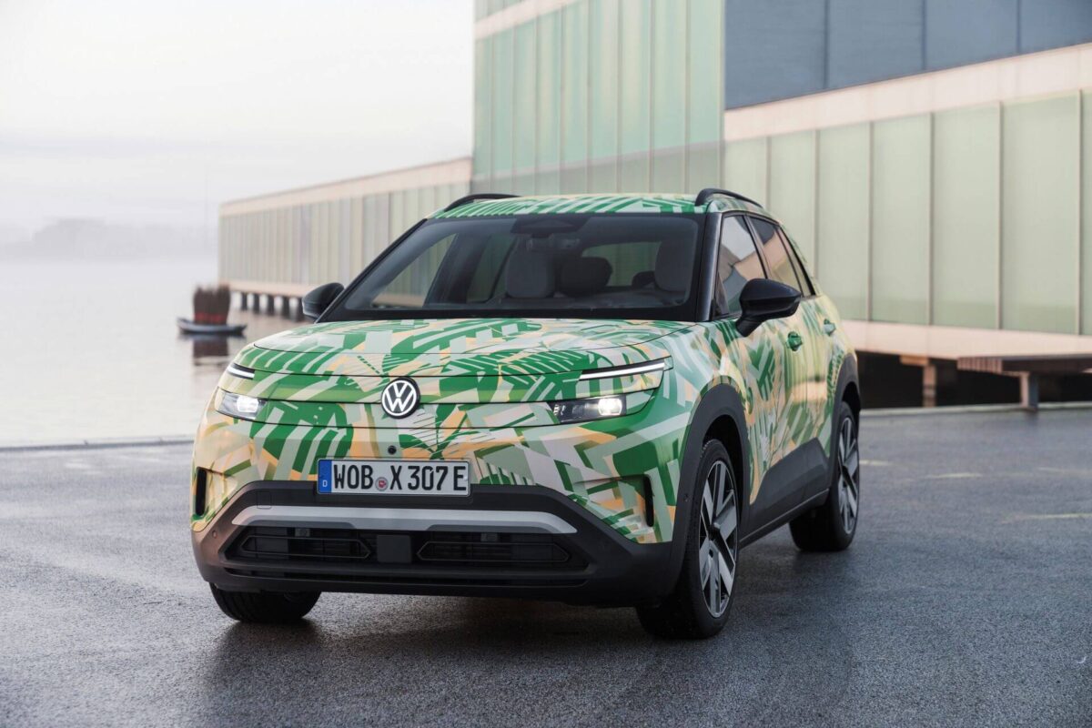 Volkswagen показал замаскированный ID. Cross12