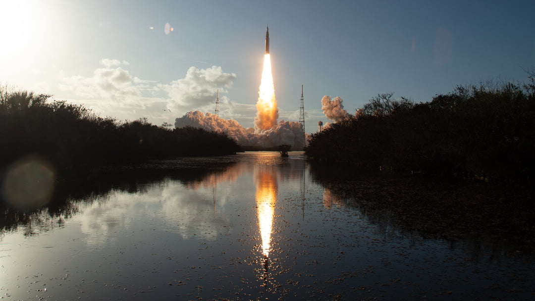 НАСА успешно запустило «Артемиду-2»