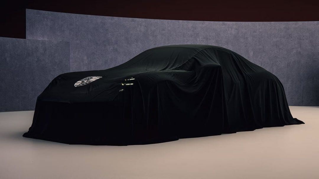 Компания Porsche представила тизер 911 GT3 Sport Cabriolet