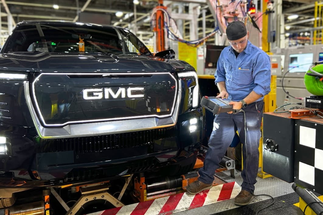 Компания GM ввела четырехнедельный перерыв в производстве