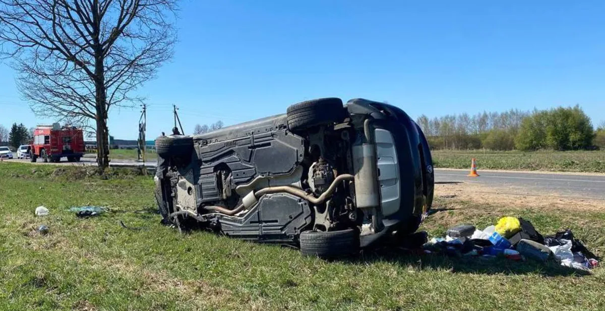 В Поставском районе водитель BMW врезалась в дерево водитель BMW врезалась в дерево3