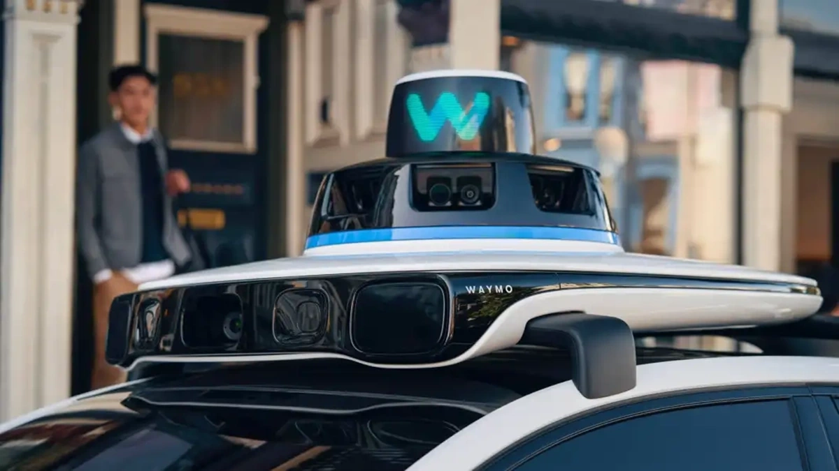 Роботакси Waymo находят и сообщают о выбоинах на дороге