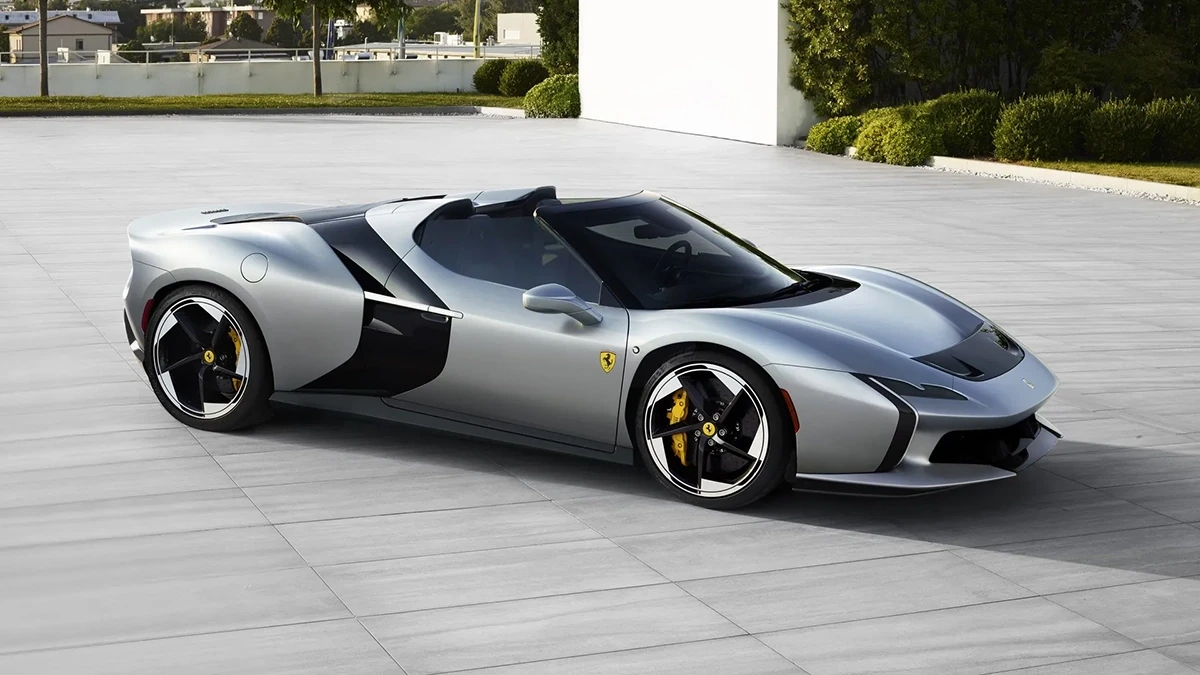 Компания Ferrari представила свой новый уникальный суперкар HC25, созданный на базе модели F8 Spider 3