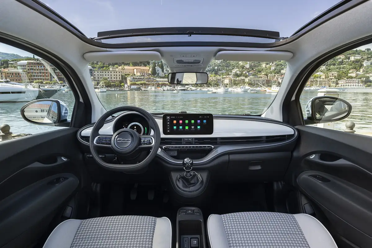 Fiat 500 Dolcevita Fiat пытается сделать гибридную версию 500 более привлекательной3
