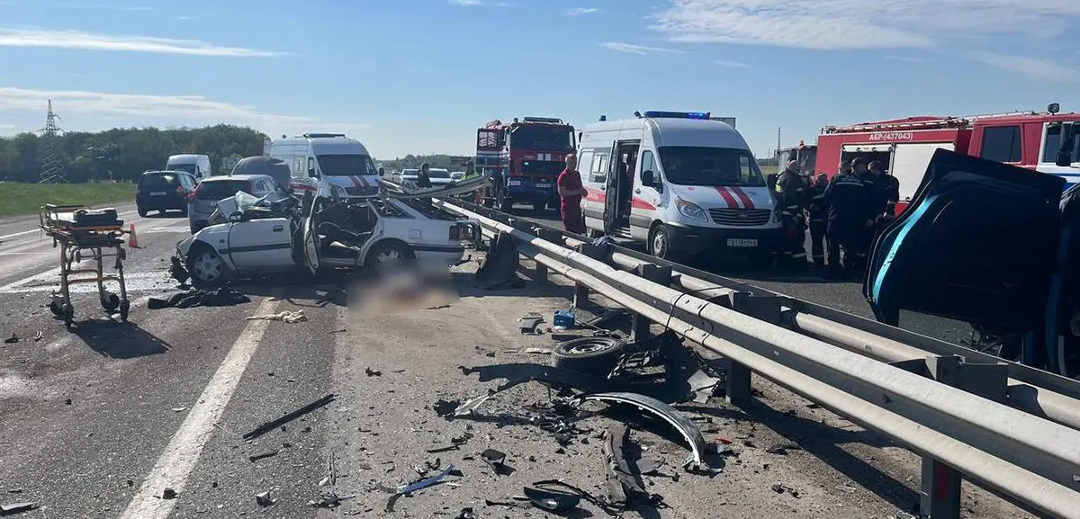 На автодороге М-6 столкнулись два автомобиля. Погибла женщина и ее малолетний ребенок На автодороге М-6 столкнулись два автомобиля. Погибла женщина и ее малолетний ребенок4