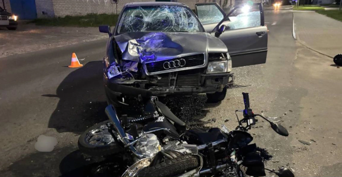 В Ивацевичах водитель Audi, поворачивая налево, столкнулся мотоциклом