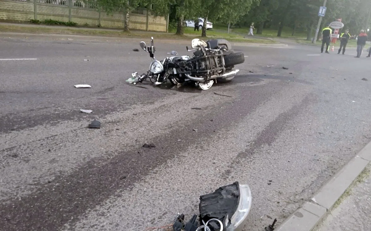 В Гродно в ДТП пострадали мотоциклист и его пассажирка в ДТП в Гродно пострадали мотоциклист и его пассажирка1